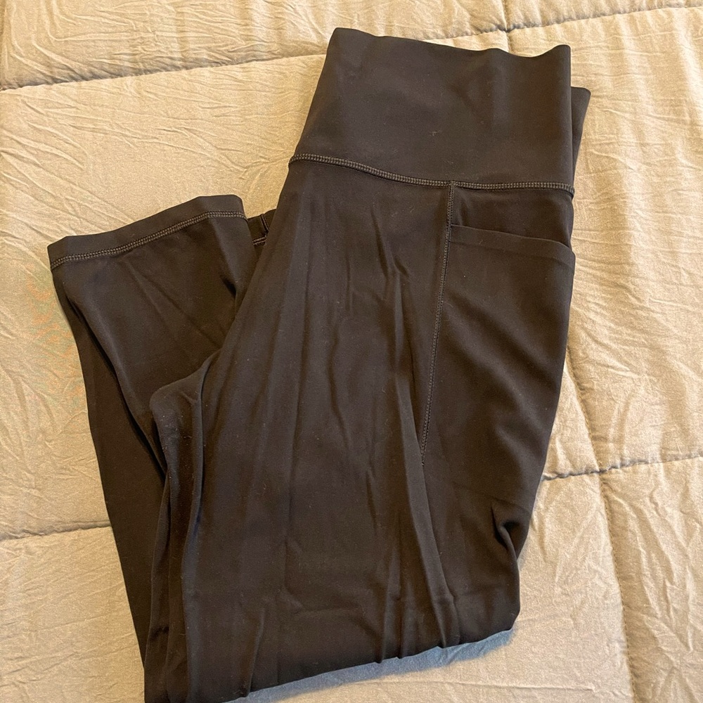 Athleta stash pocket crop salutation leggings